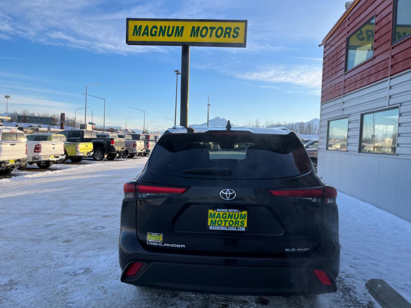 2021 Black Cherry /black leather Toyota Highlander XLE AWD V6 (5TDGZRBH8MS) with an 3.5L V6 DOHC 24V engine, 6A transmission, located at 1960 Industrial Drive, Wasilla, 99654, (907) 274-2277, 61.573475, -149.400146 - Photo#5